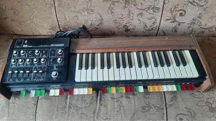 Roland Sh-1000 vintage synth