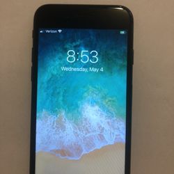 iPhone 7 32GB Unlocked For Any Carrier!