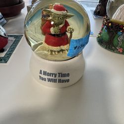 Yoda Christmas Snowglobe 