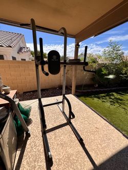 Pull up bar with push up, dips and leg raise