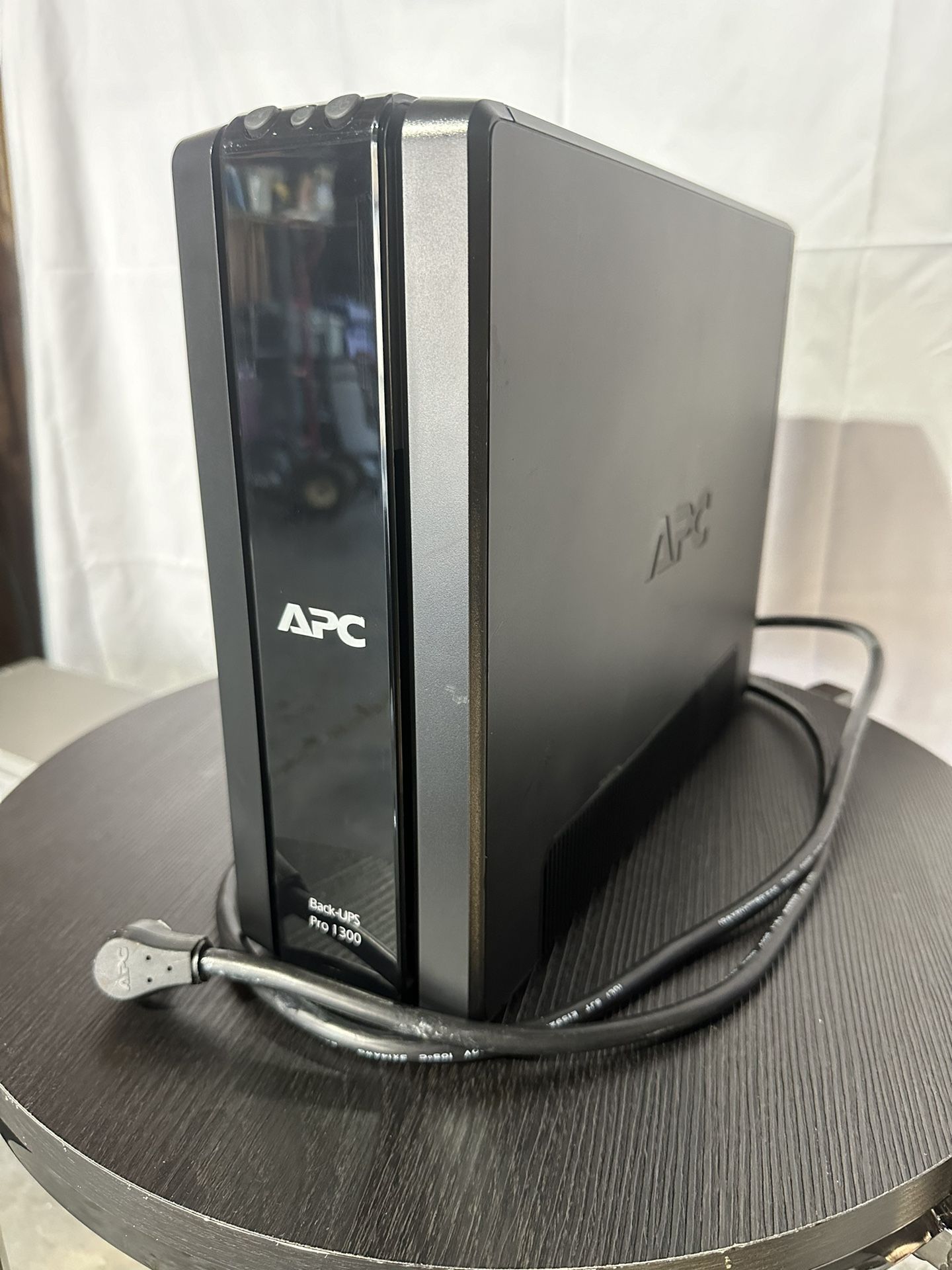 APC Back-UPS Pro 1300VA Uninterruptible Power Supply Battery Backup, BR1300G