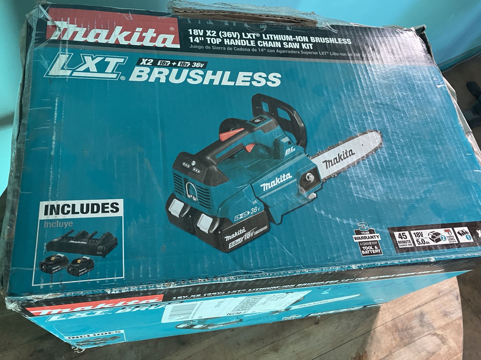 Mikita 36 Volt Chainsaw Kit New