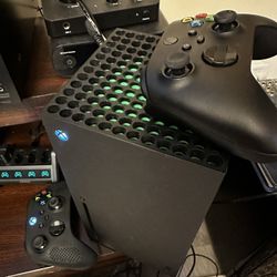 Xbox Series X  1TB+ 2 Controller , 4TB Extra Hard Drive ,  Battery Charger , Travel Case
