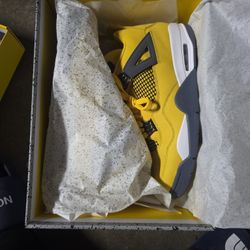 Jordan 4 Lightning Size 11