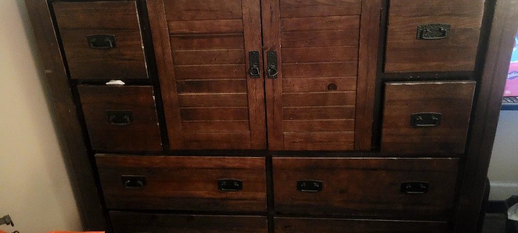 Dresser