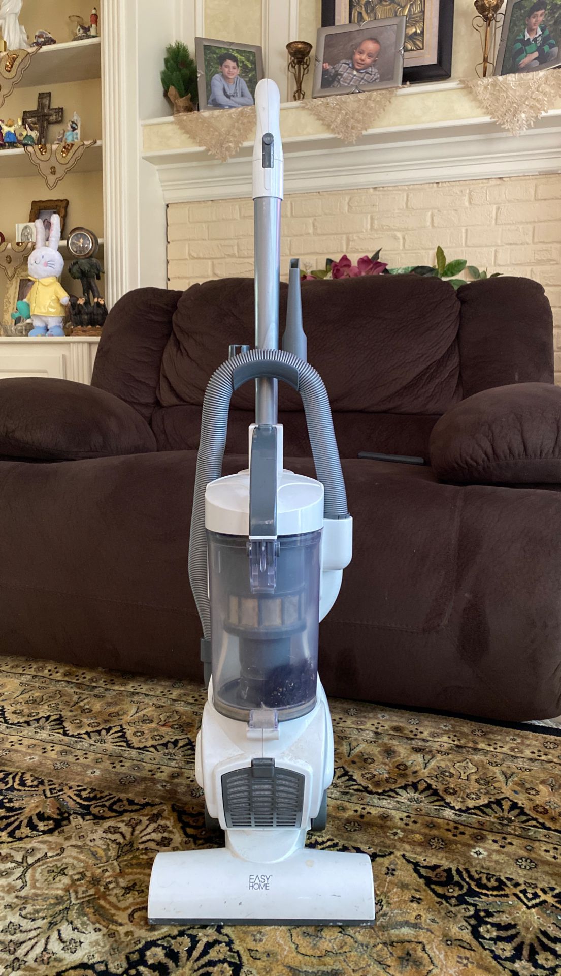Easy home vacuum cleaner with retractable cable
