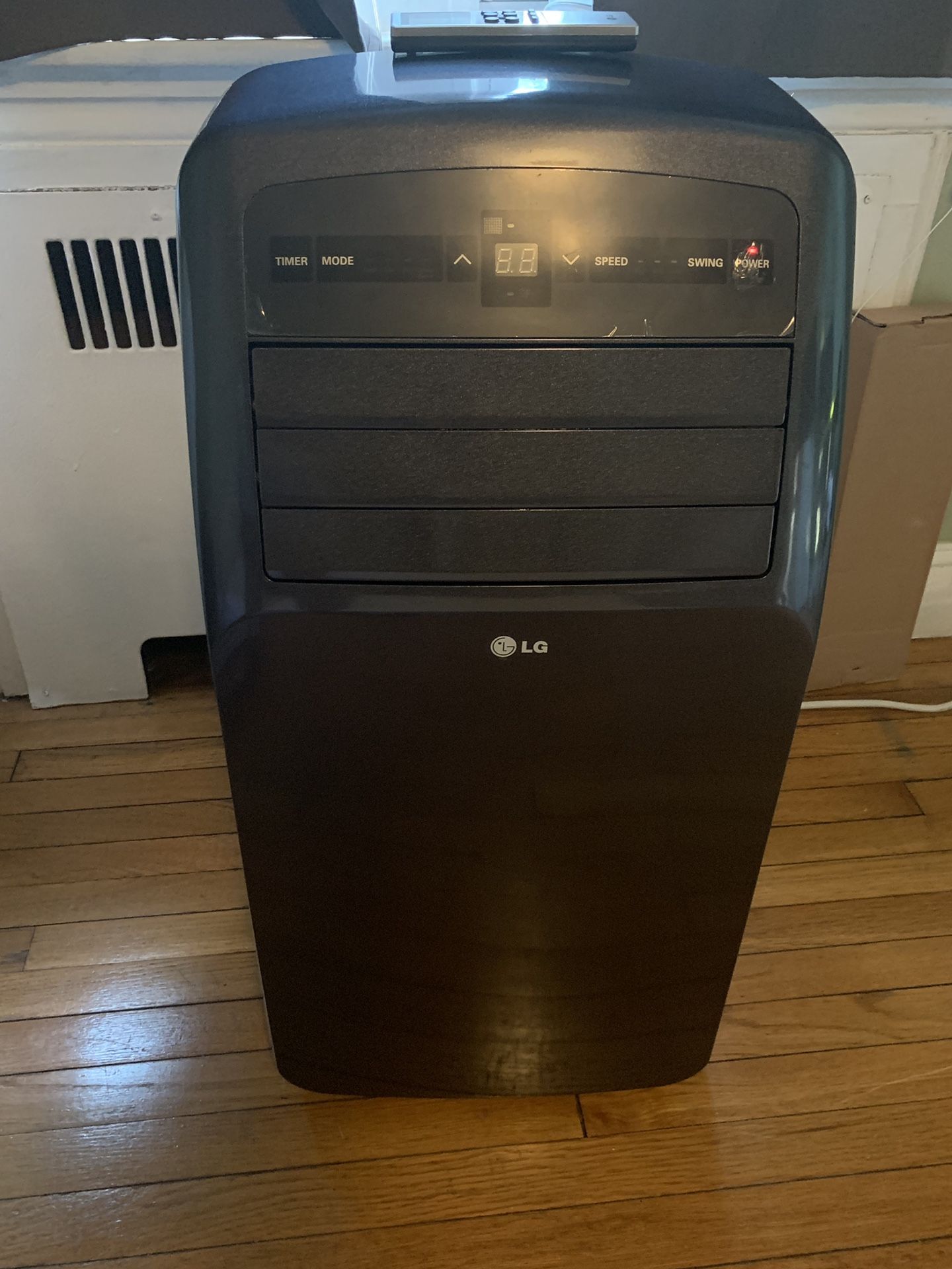 LG 12,000 BTU Portable Air Conditioner/Dehumidifier