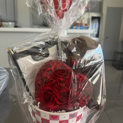 Valentines Baskets & Purses 