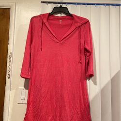 Pink mid sleeve hooded after pool throw on new, Says extra large fits more like a medium to large