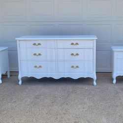 BEAUTIFUL FRENCH PROVINCIAL SET 6 DRAWERS DRESSER & 2 NIGHTSTANDS WHITE AND GOLD HARDWARE SOLID WOOD