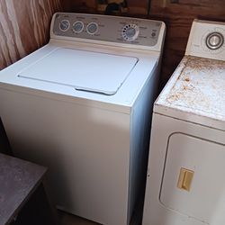 Washer, Dryer,  Stove and Range Hood ALL Barely Used Great For Investment Property 