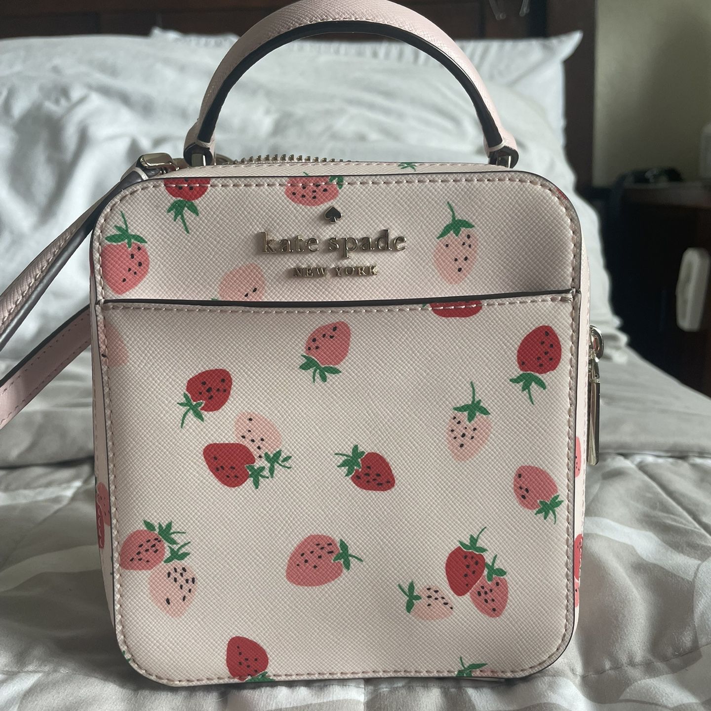 Kate Spade Love Shack Heart Bag for Sale in Anaheim, CA - OfferUp