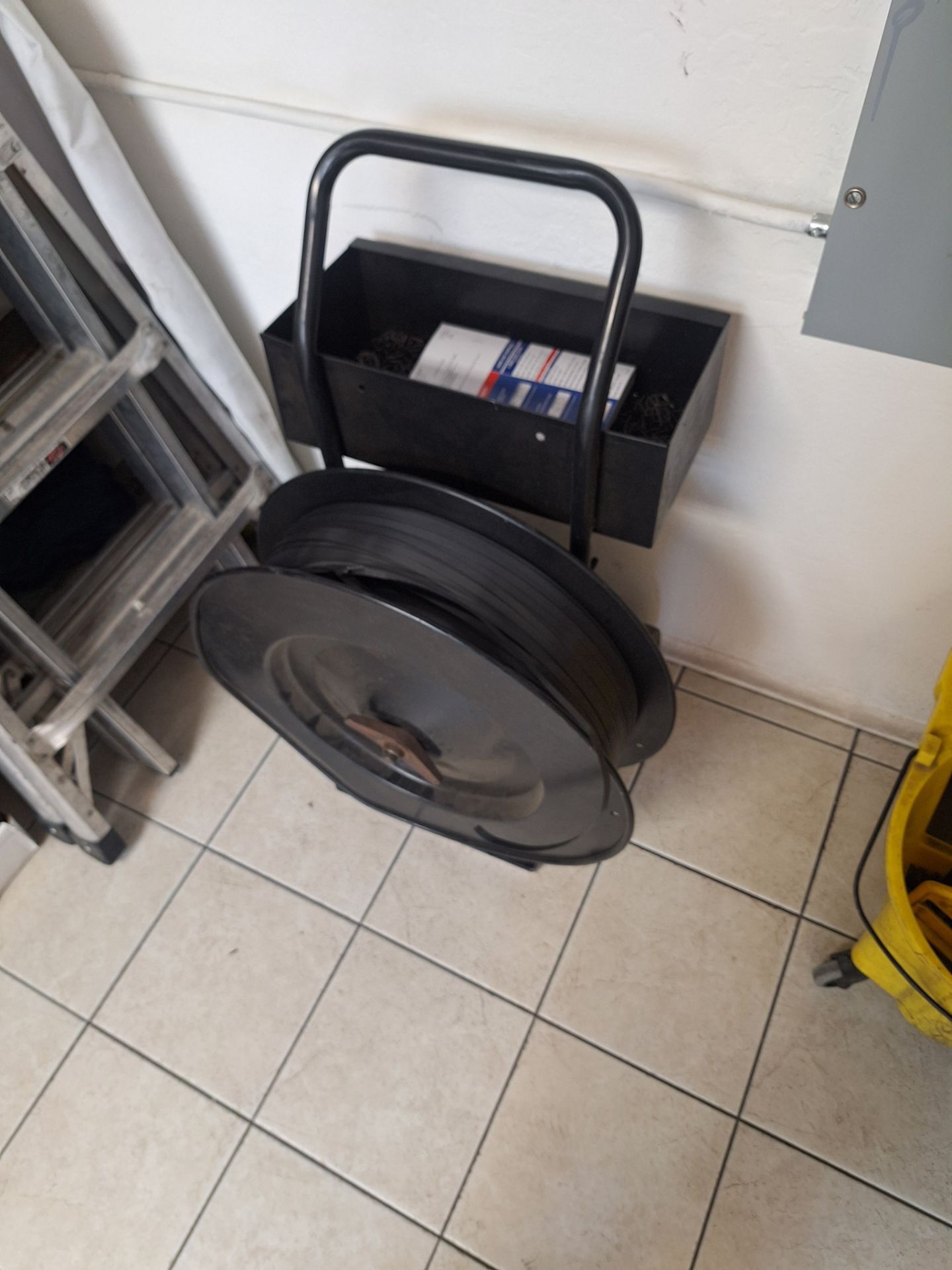 2 Polyester strap and cart