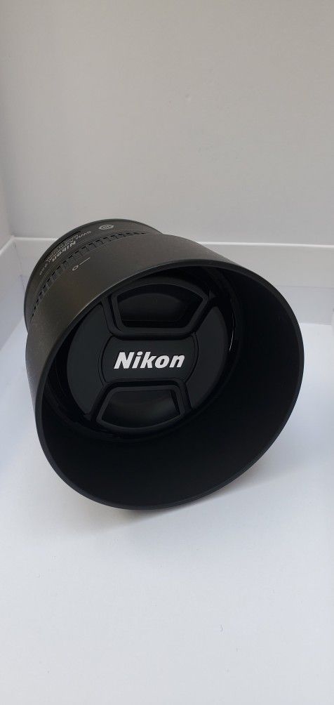 Nikon AF-S FX NIKKOR 50mm f/1.8G Lens with Auto Focus
