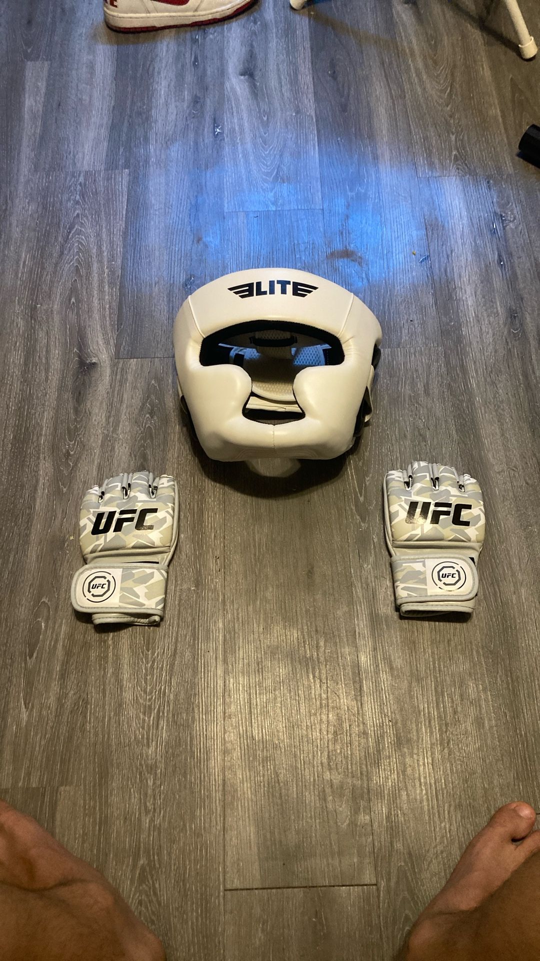 Headgear And Mma Gloves 5 Oz