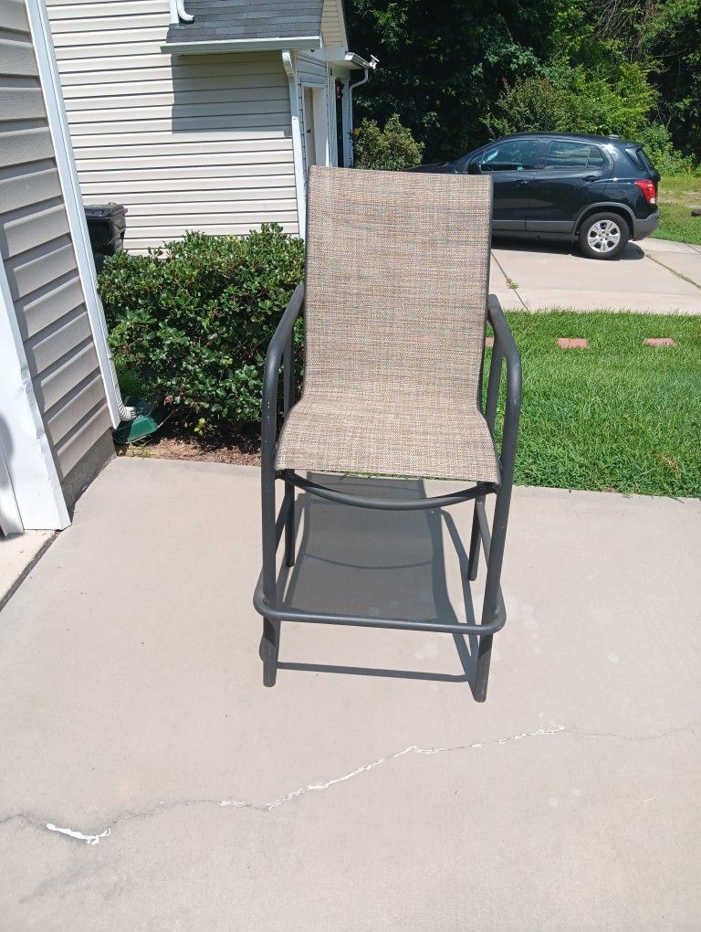 1 wicker bar stool 27 inches from floor