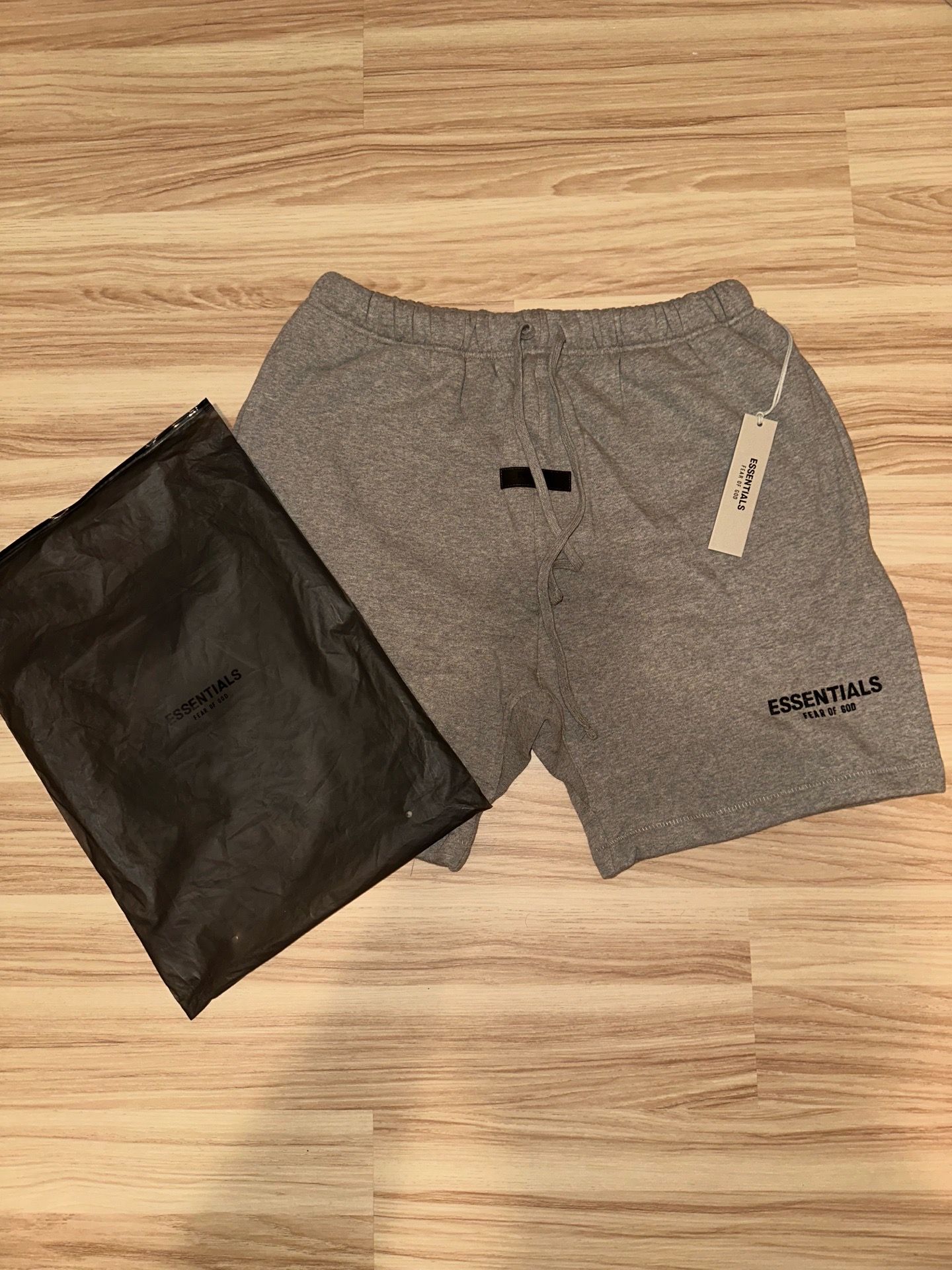 Essentials Shorts Grey Size Large