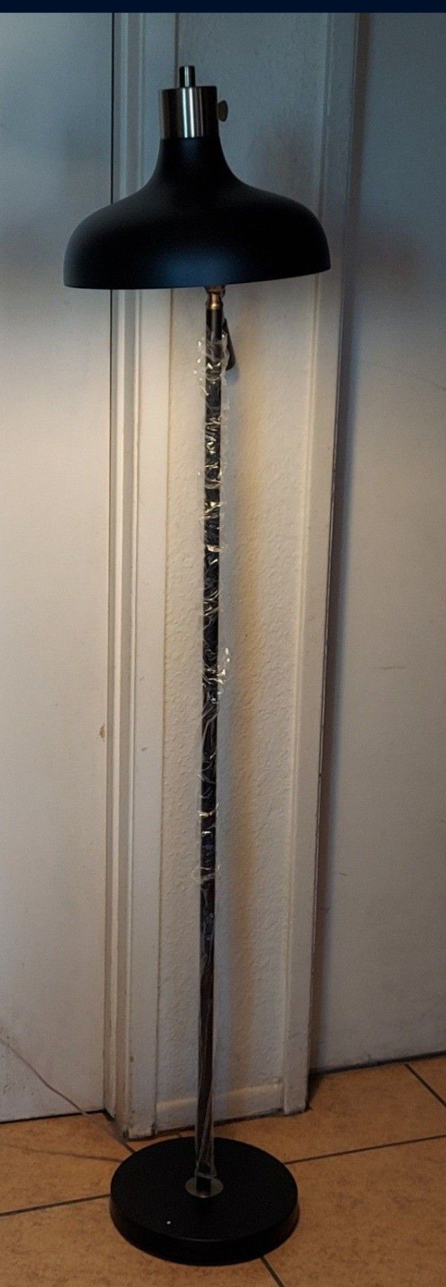 57"TALL THRESHOLD CROSBT FLOOR LAMP.
