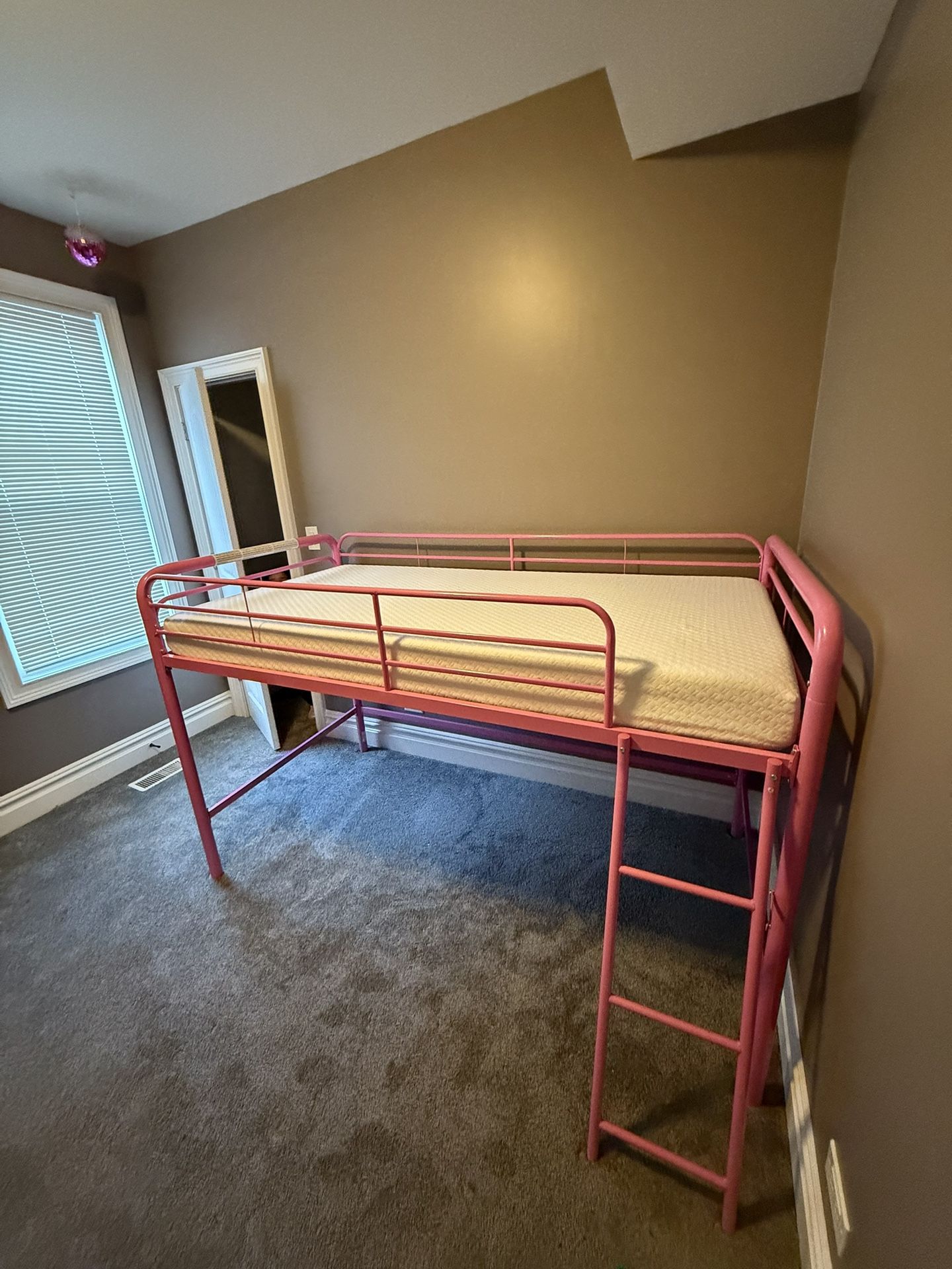 Twin Bed 
