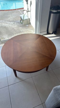 Coffee Table / 40 inch