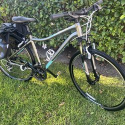 Trek hybrid bike 🚲