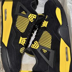 Jordan 4 thunder