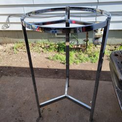 ROUND STEEL  CLOTHING RACK 