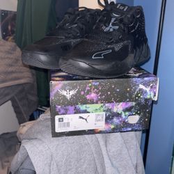 MB 0.1 Size 10 Great Condition Barely used With Box Make An offer 