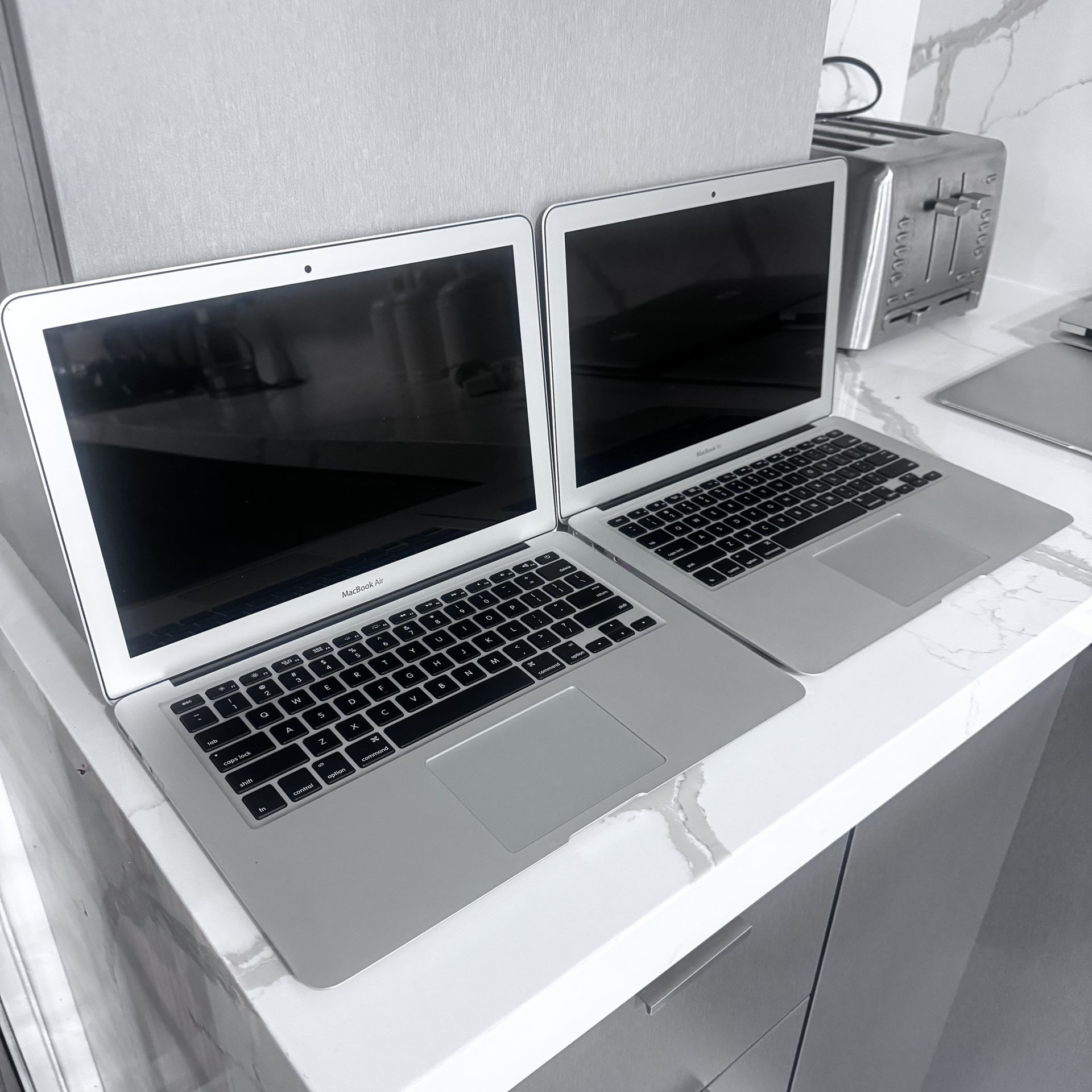 For Sale: Apple MacBook Air 13” (2015) – Model A1466 • macOS Monterey • Intel Core i5 1.6GHz processor • 8GB RAM • 256GB SSD storage • Intel HD G