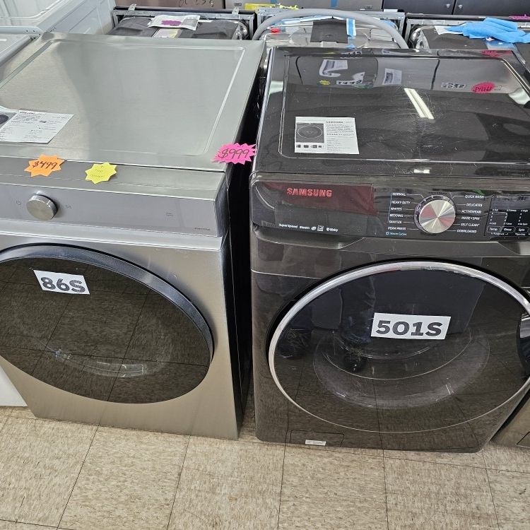 Like New Samsung Washer And Dryer Set 