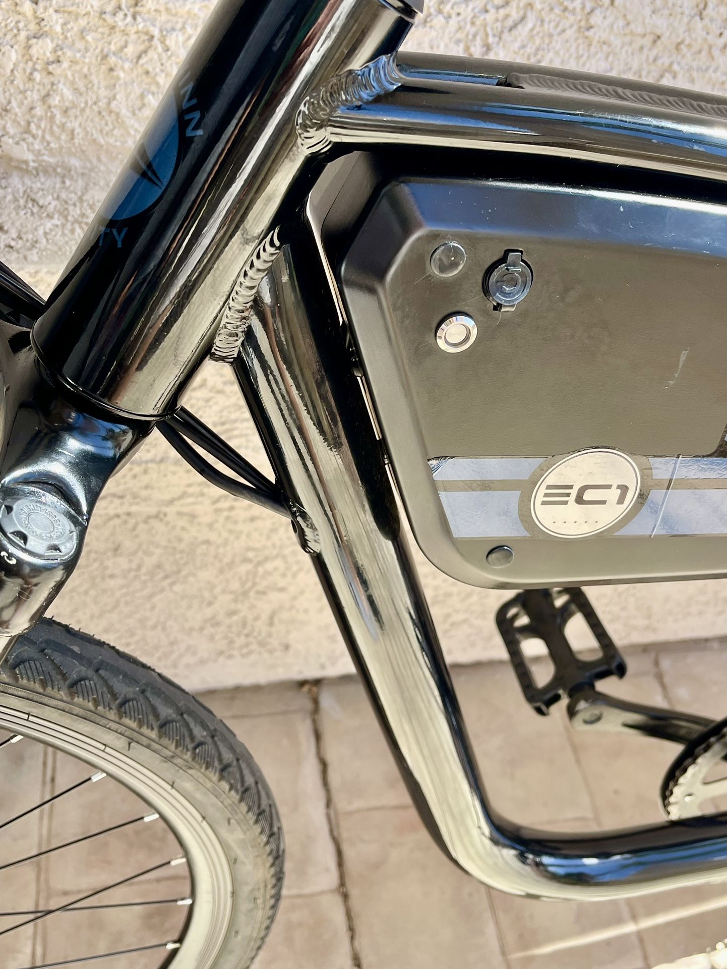 Electric Schwinn EC1 26 inch 7 speed hybrid cruiser for Sale in