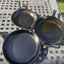 1 Lodge USA 10SK 6” Iron Skillet. 1 Benjamin 11 1/2 Iron Skillet 2 Piece Lodge Set With Lid 4”