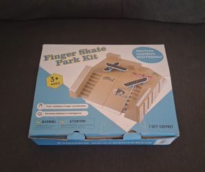 NEW Fingerboard Skate Park Set