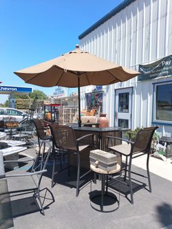 Outdoor Bar Set with Umbrella