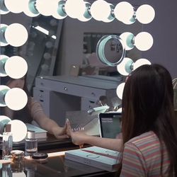 New Hollywood LUXURY Bluetooth Make Up Mirror