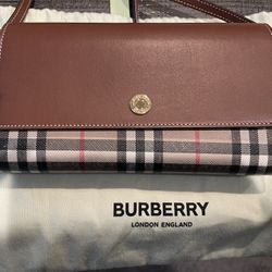 Burberry Purse AUTHENTIC 