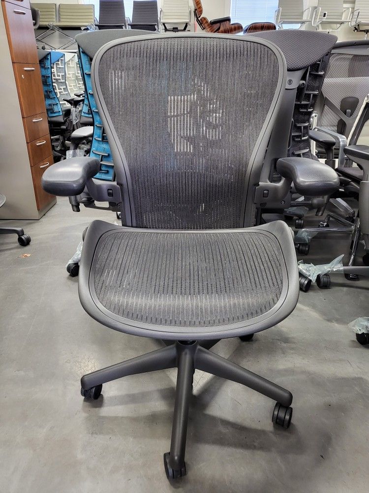 Like New Herman Miller Classic Aeron Size B Chair Office furniture