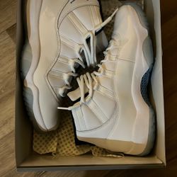 Jordan 11 Retro Legend Blues 