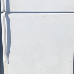 Whirlpool top And Bottom the refrigerator