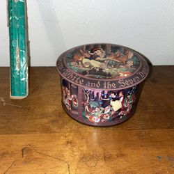 Snow White & Seven Dwarfs Candy Container 