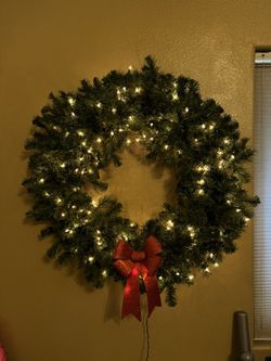 Pre-lit Wreath 