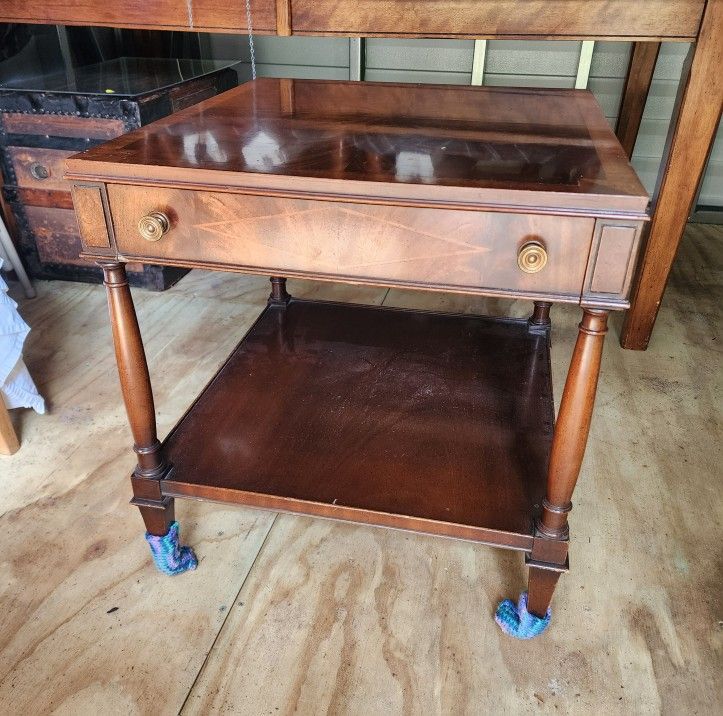Vintage Heritage Furniture Mahogany End Table