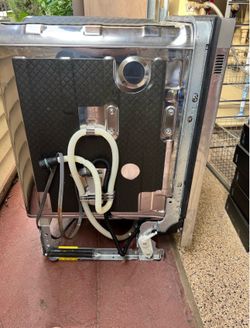 Dishwasher: Kitchen Aid  Built in Stainless Steel