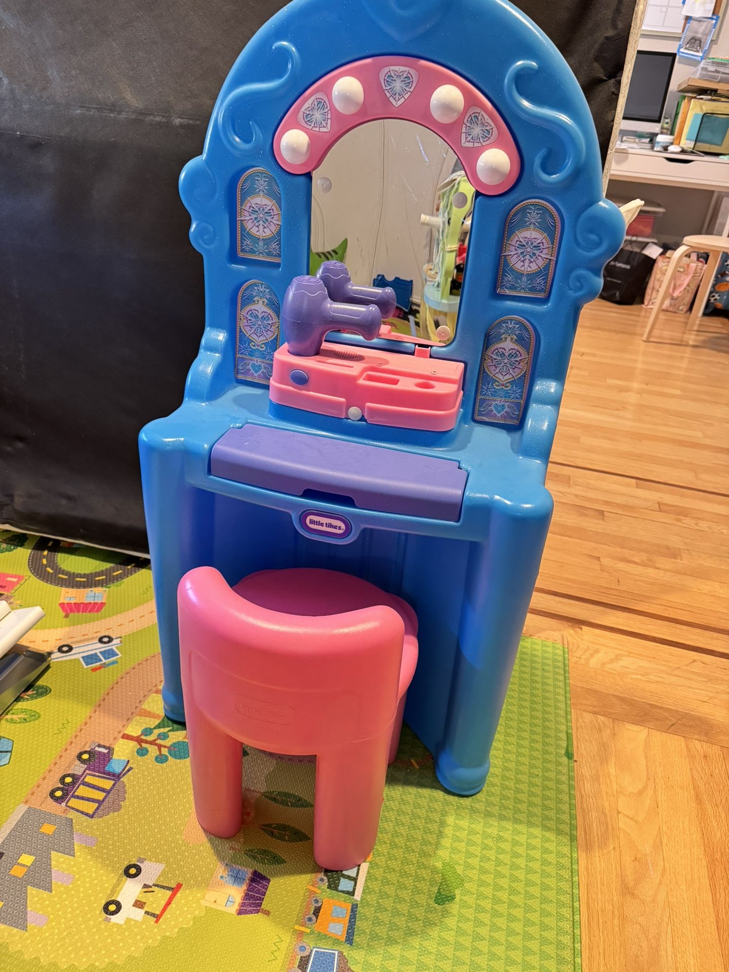 Kids Makeup Vanity