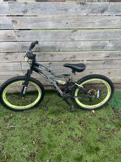 Black and green bicycle Black and green bicycle