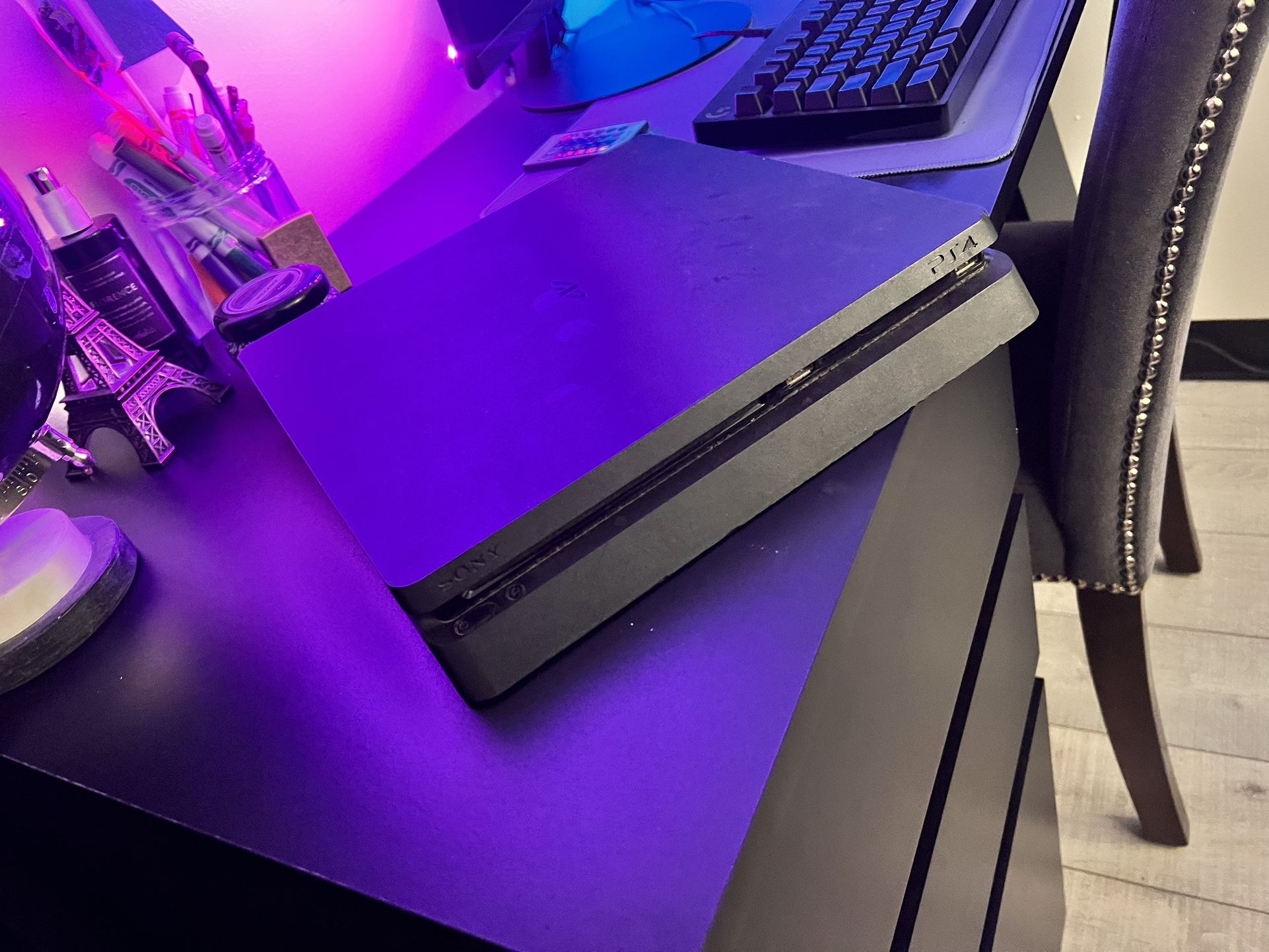 Sony PlayStation 4 Slim 