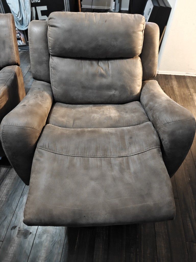 2 Recliners
