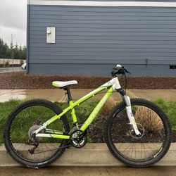 Cannondale F5 Mountain Bike 26” wheels Disc brakes Women’s Bicycle Small frame