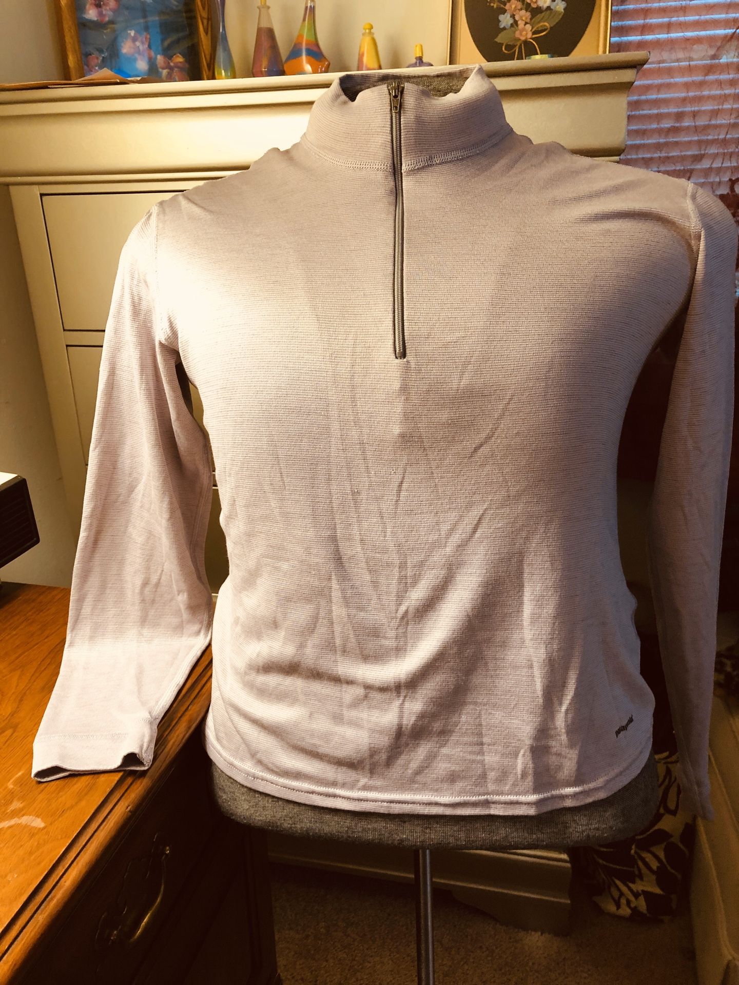 Patagonia long sleeve shirt for women size s,