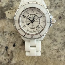 Chanel J12 